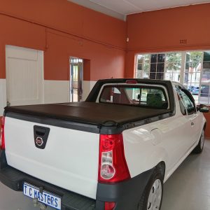 NISSAN np200 Clip on tonneau cover